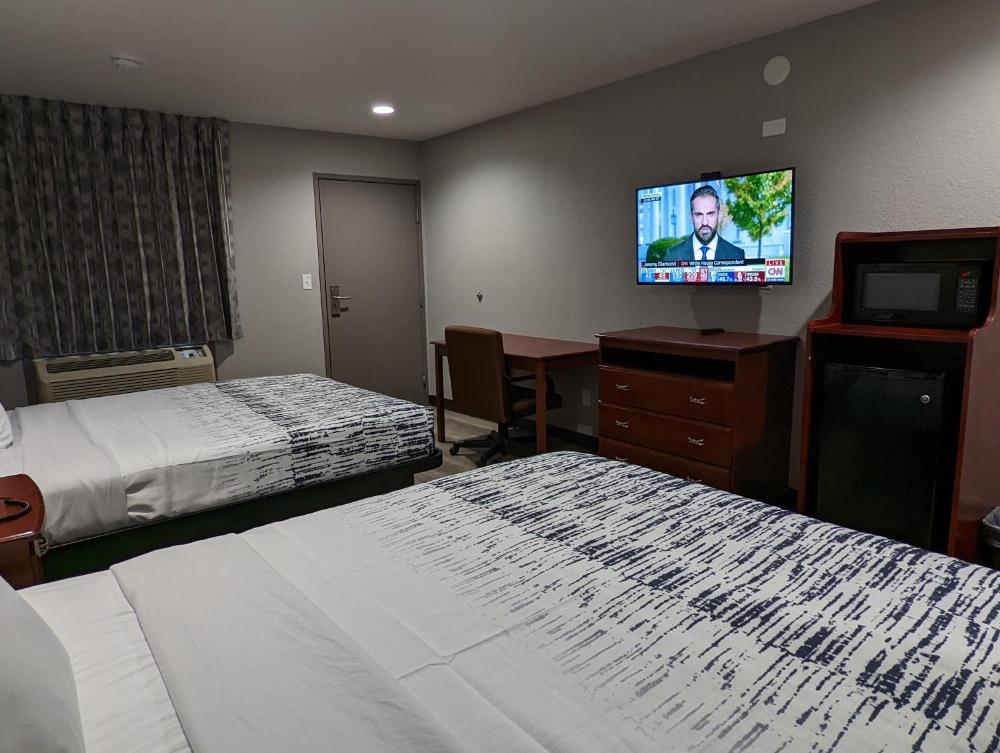 Deluxe Queen Room interior