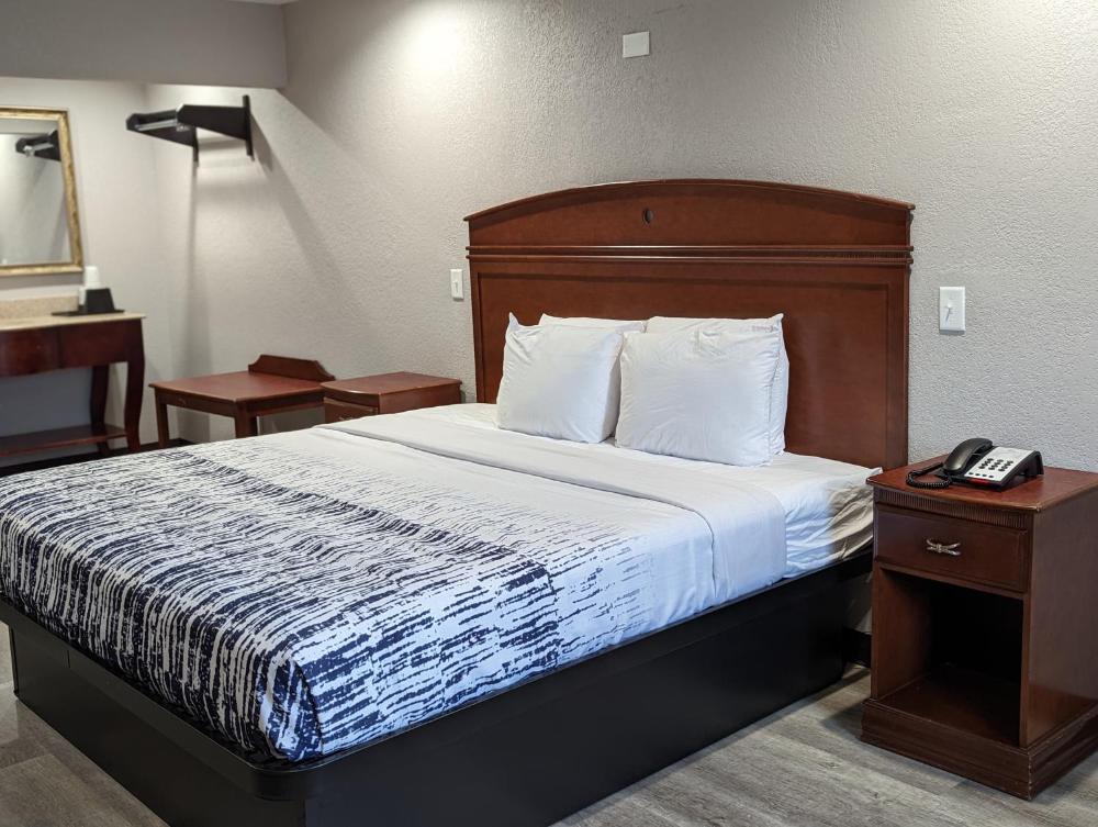 Deluxe King Room interior